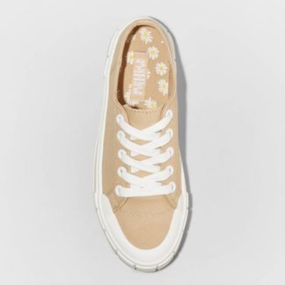4. NWT Woman's Mad Fran Sneakers Size 9 - Picture 3 of 4